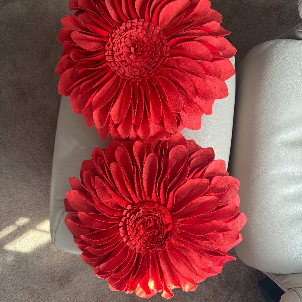 Beautiful Red Flower Pillows – Add a Touch of Elegance!